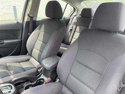 2013 Chevrolet Cruze 1LT Auto - Photo 4 - Huffman, TX 77336