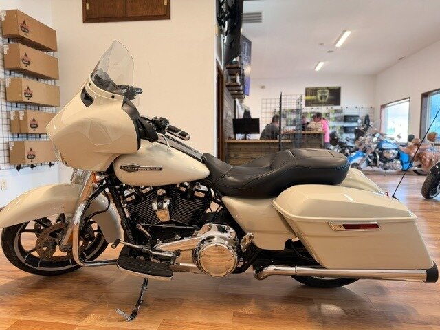 2022 Harley-Davidson Street Glide   - Photo 2 - Lafayette, IN 47905