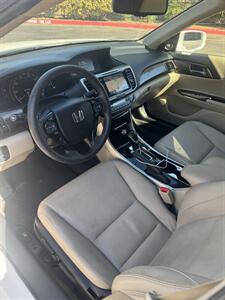 2017 Honda Accord Hybrid Touring   - Photo 11 - Fremont, CA 94536
