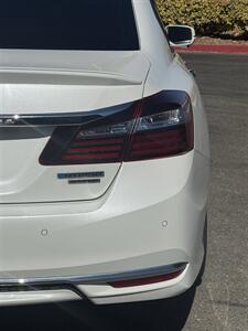 2017 Honda Accord Hybrid Touring   - Photo 7 - Fremont, CA 94536