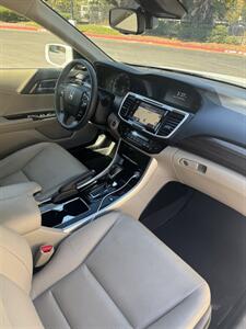 2017 Honda Accord Hybrid Touring   - Photo 13 - Fremont, CA 94536