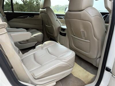 2015 Cadillac Escalade Premium   - Photo 13 - Boerne, TX 78006