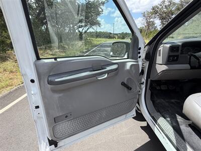 2000 Ford F-250 Super Duty XL   - Photo 8 - Boerne, TX 78006