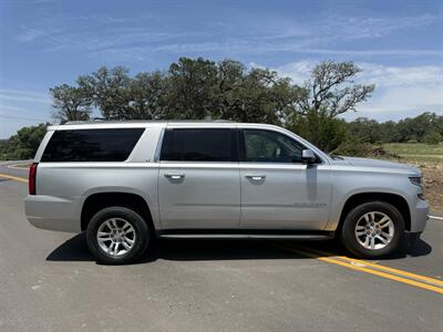 2016 Chevrolet Suburban LT   - Photo 4 - Boerne, TX 78006