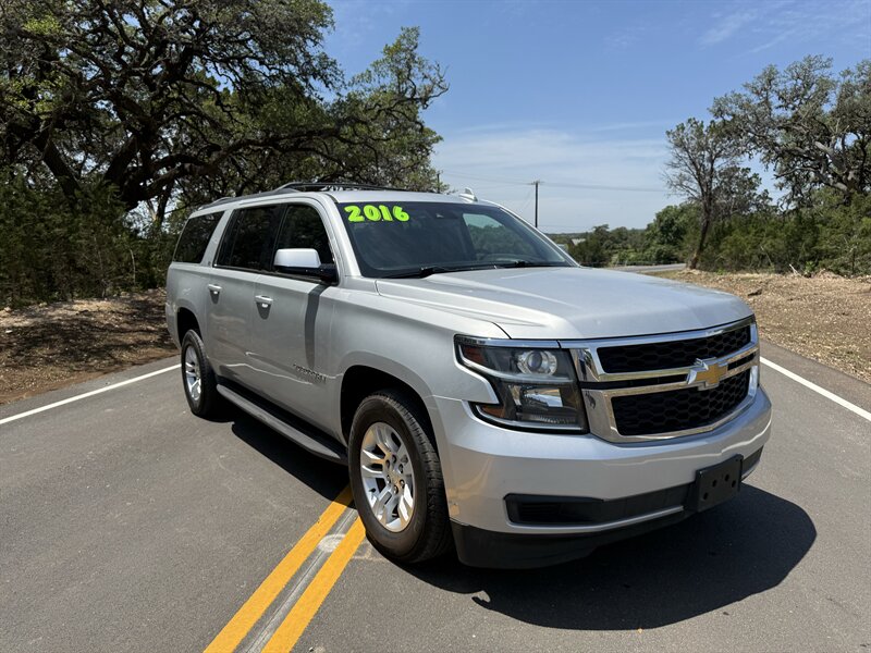 2016 Chevrolet Suburban LT   - Photo 1 - Boerne, TX 78006