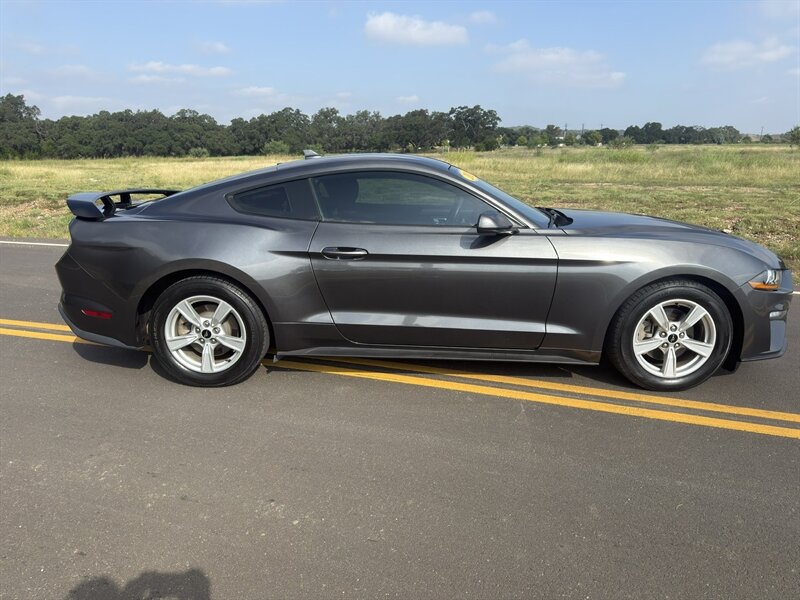 2020 Ford Mustang EcoBoost - Photo 6