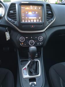2016 Jeep Cherokee Latitude - Photo 22 - Thousand Oaks, CA 91360