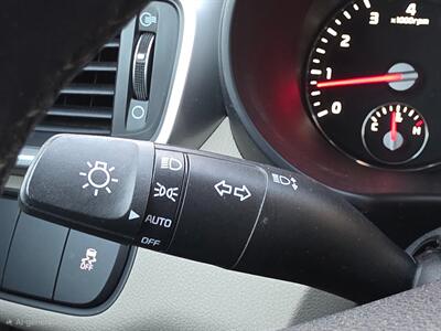 2017 Kia Sorento LX - Photo 27 - Thousand Oaks, CA 91360