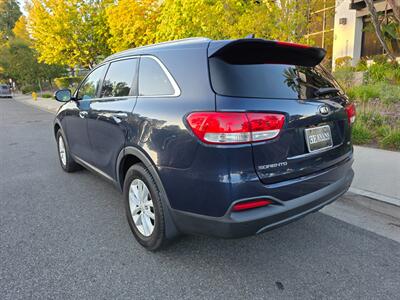 2017 Kia Sorento LX - Photo 5 - Thousand Oaks, CA 91360