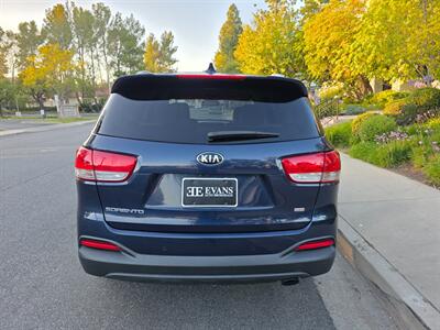 2017 Kia Sorento LX - Photo 6 - Thousand Oaks, CA 91360