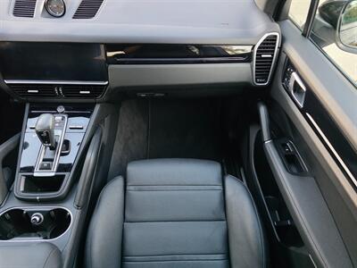 2023 Porsche Cayenne Platinum   - Photo 20 - Thousand Oaks, CA 91360