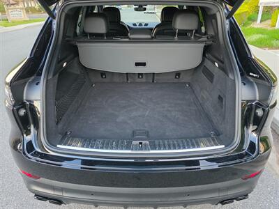 2023 Porsche Cayenne Platinum   - Photo 13 - Thousand Oaks, CA 91360