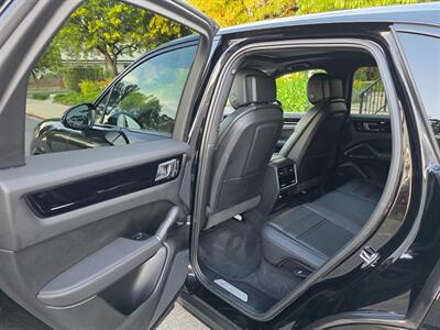 2023 Porsche Cayenne Platinum   - Photo 11 - Thousand Oaks, CA 91360