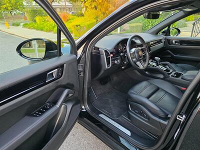 2023 Porsche Cayenne Platinum   - Photo 8 - Thousand Oaks, CA 91360