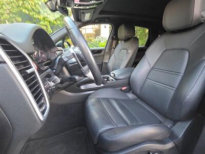 2023 Porsche Cayenne Platinum   - Photo 10 - Thousand Oaks, CA 91360