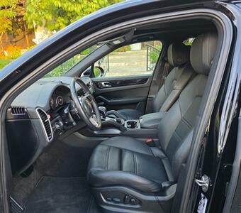 2023 Porsche Cayenne Platinum   - Photo 9 - Thousand Oaks, CA 91360