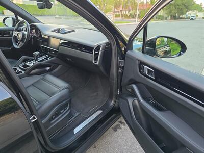 2023 Porsche Cayenne Platinum   - Photo 15 - Thousand Oaks, CA 91360