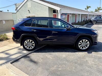 2019 Toyota RAV4 Limited   - Photo 5 - Costa Mesa, CA 92627