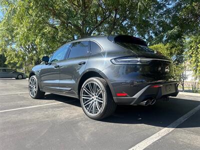 2024 Porsche Macan   - Photo 21 - Costa Mesa, CA 92627
