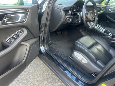 2024 Porsche Macan   - Photo 9 - Costa Mesa, CA 92627