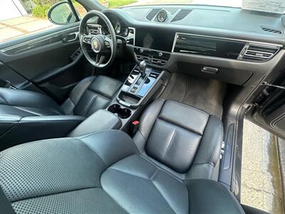 2024 Porsche Macan   - Photo 11 - Costa Mesa, CA 92627