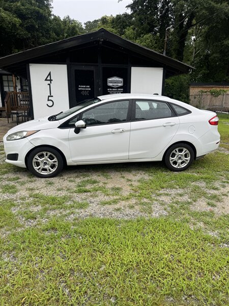 2015 Ford Fiesta SE  