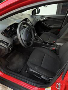 2017 Ford Focus SE - Photo 7 - Carrollton, GA 30117