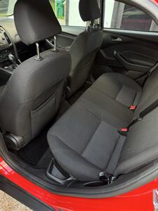 2017 Ford Focus SE - Photo 8 - Carrollton, GA 30117