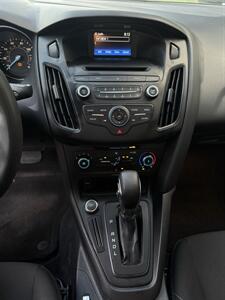 2017 Ford Focus SE - Photo 11 - Carrollton, GA 30117