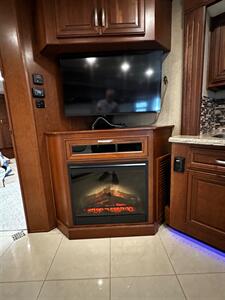 2014 Forest River Birkshire 400QL - Photo 19 - Dunnellon, FL 34432