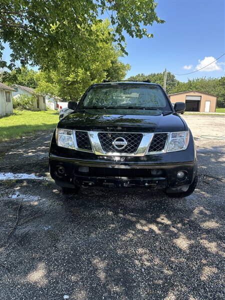 2005 Nissan Pathfinder XE  