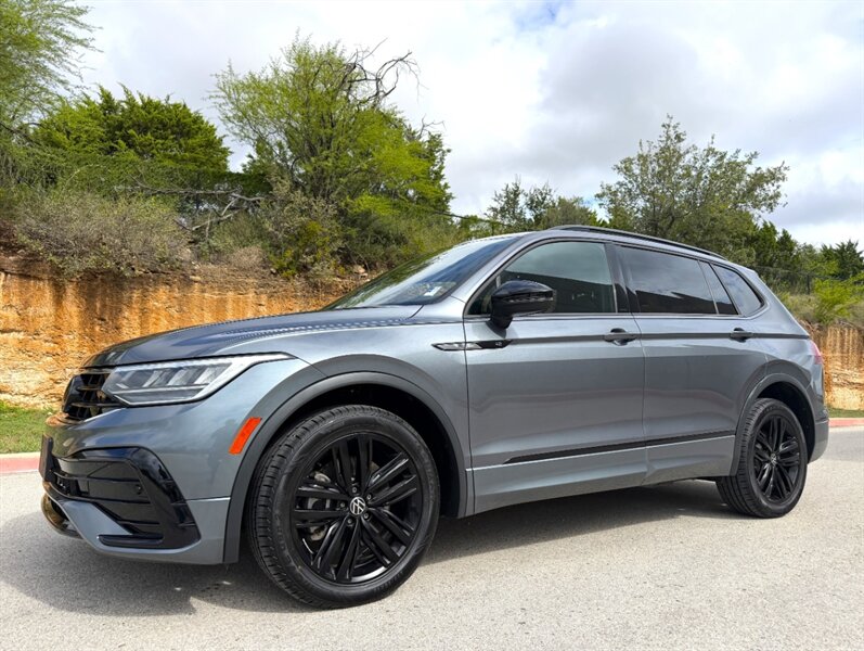 2022 Volkswagen Tiguan SE R-Line Black  