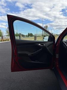 2016 Ford Focus SE   - Photo 10 - Sherwood, OR 97140