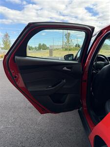2016 Ford Focus SE   - Photo 12 - Sherwood, OR 97140