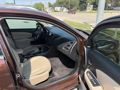 2013 Chrysler 200 Limited   - Photo 5 - Niles, MI 49120