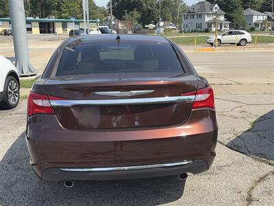 2013 Chrysler 200 Limited   - Photo 2 - Niles, MI 49120