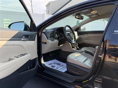 2017 Hyundai ELANTRA Limited - Photo 8 - Staunton, VA 24401