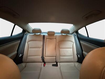 2017 Hyundai ELANTRA Limited   - Photo 11 - Staunton, VA 24401