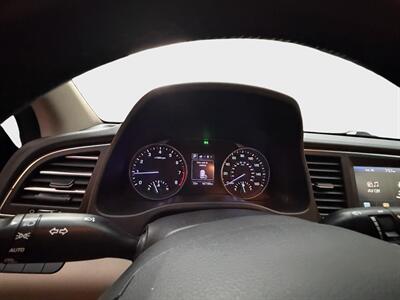 2017 Hyundai ELANTRA Limited   - Photo 12 - Staunton, VA 24401
