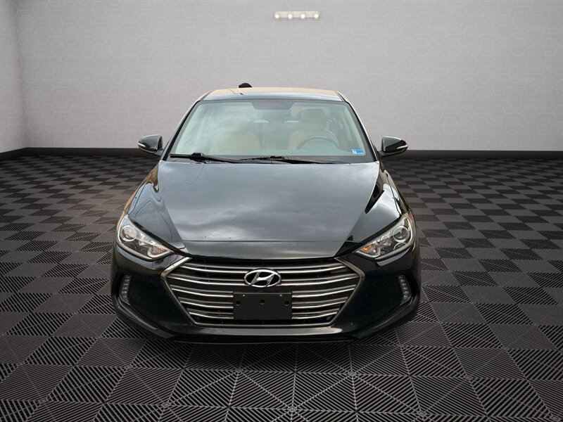 2017 Hyundai ELANTRA Limited   - Photo 1 - Staunton, VA 24401