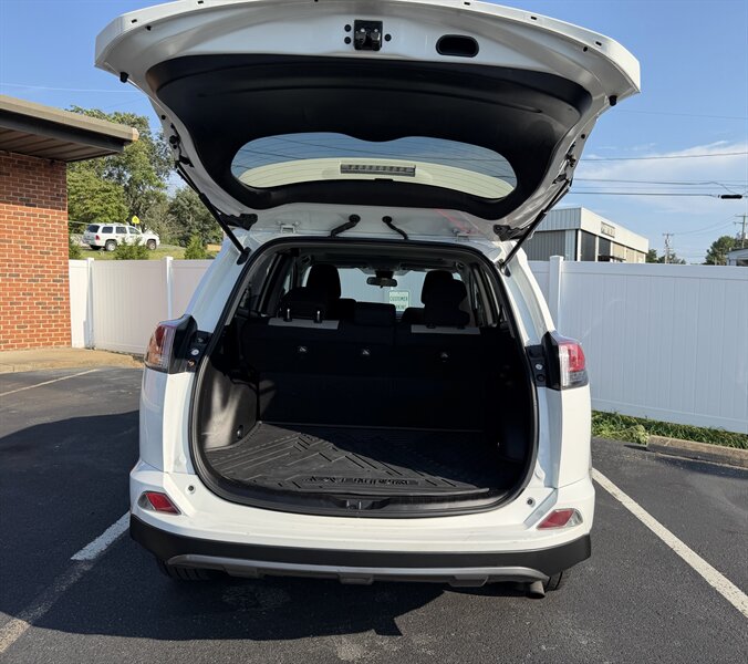 2018 Toyota RAV4 Adventure - Photo 8