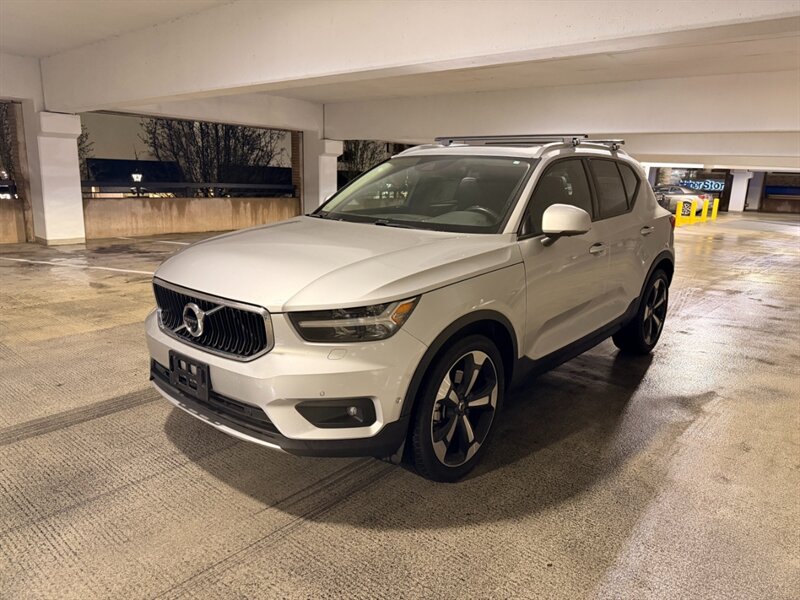 2019 Volvo XC40 T5 Momentum  