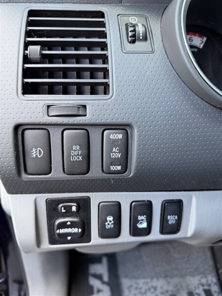 2013 Toyota Tacoma V6 4x4 4dr Double Cab 5.0 ft SB 5A - Photo 23 - Seattle, WA 98125