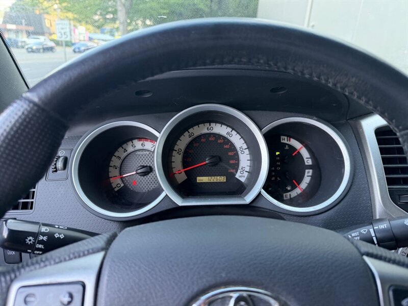 2013 Toyota Tacoma V6 4x4 4dr Double Cab 5.0 ft SB 5A - Photo 19 - Seattle, WA 98125