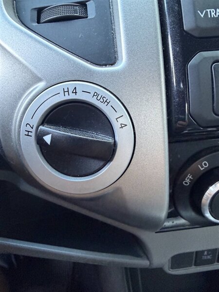 2013 Toyota Tacoma V6 4x4 4dr Double Cab 5.0 ft SB 5A - Photo 18 - Seattle, WA 98125