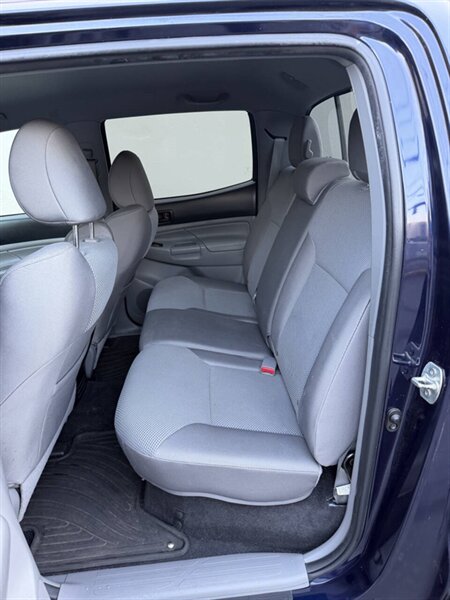 2013 Toyota Tacoma V6 4x4 4dr Double Cab 5.0 ft SB 5A - Photo 10 - Seattle, WA 98125