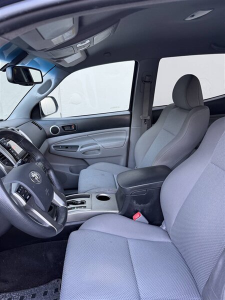 2013 Toyota Tacoma V6 4x4 4dr Double Cab 5.0 ft SB 5A - Photo 12 - Seattle, WA 98125