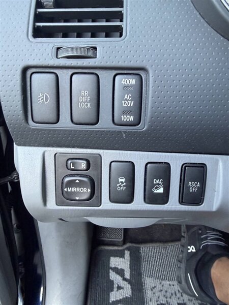 2013 Toyota Tacoma V6 4x4 4dr Double Cab 5.0 ft SB 5A - Photo 15 - Seattle, WA 98125