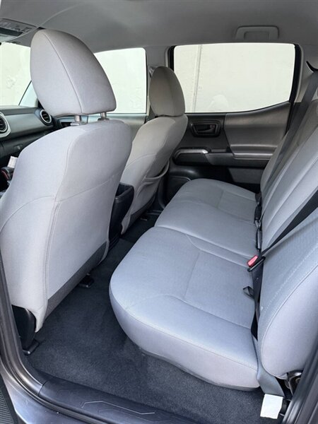 2017 Toyota Tacoma SR5 V6 4x4 4dr Double Cab 5.0 ft SB - Photo 14 - Seattle, WA 98125