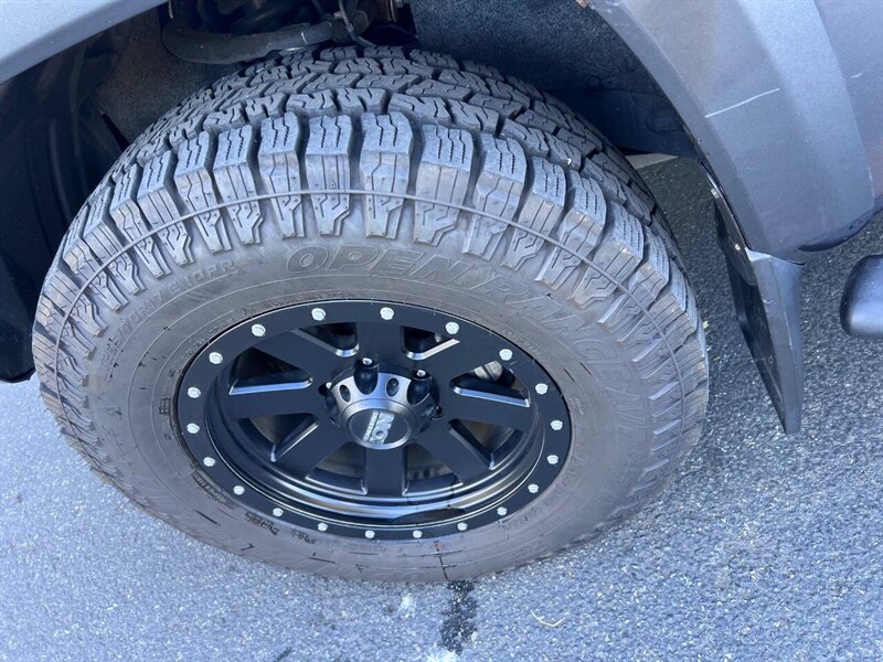 2017 Toyota Tacoma SR5 V6 4x4 4dr Double Cab 5.0 ft SB - Photo 10 - Seattle, WA 98125